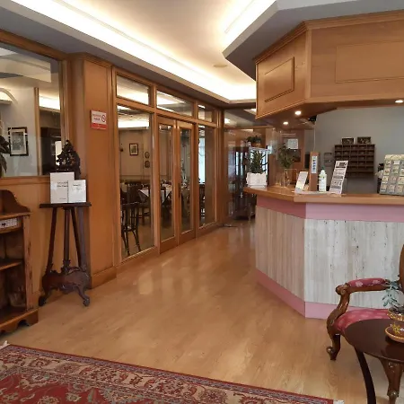 拉斯登纳斯酒店 擞莫